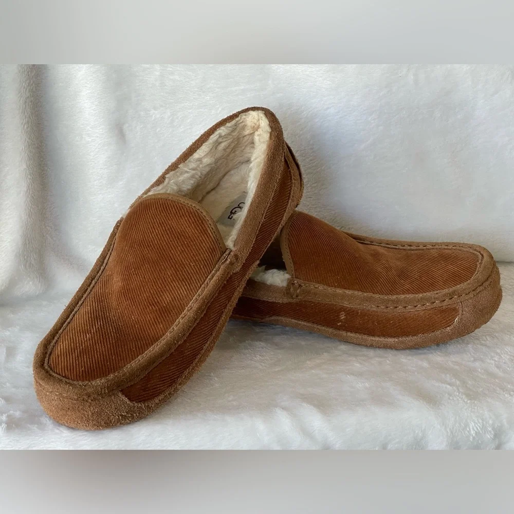 UGG Men's Ascot Corduroy and Leather slippers Sz 11 brown